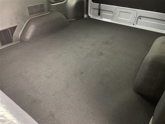 キャラバン ロンググランドプレミアムＧＸ　登録済未使用車　４ＷＤ　デジタルインナーミラー　全周囲カメラ　電動スライドドア　ハーフレザーシート　シートヒーター　衝突被害軽減ブレーキ　クリアランスソナー　スマートキー　リアヒーター／クーラー　禁煙（31枚目）