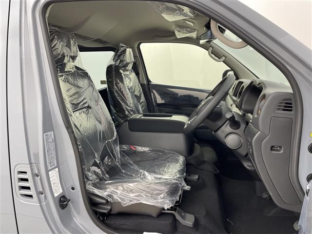 キャラバン ロンググランドプレミアムＧＸ　登録済未使用車　４ＷＤ　デジタルインナーミラー　全周囲カメラ　電動スライドドア　ハーフレザーシート　シートヒーター　衝突被害軽減ブレーキ　クリアランスソナー　スマートキー　リアヒーター／クーラー　禁煙（32枚目）