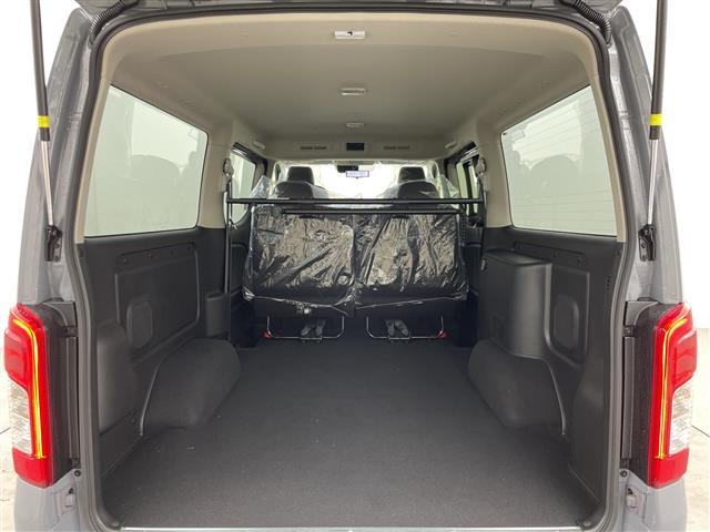 キャラバン ロンググランドプレミアムＧＸ　登録済未使用車　４ＷＤ　デジタルインナーミラー　全周囲カメラ　電動スライドドア　ハーフレザーシート　シートヒーター　衝突被害軽減ブレーキ　クリアランスソナー　スマートキー　リアヒーター／クーラー　禁煙（36枚目）
