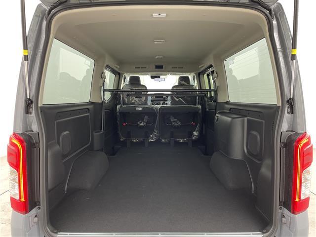 キャラバン ロンググランドプレミアムＧＸ　登録済未使用車　４ＷＤ　デジタルインナーミラー　全周囲カメラ　電動スライドドア　ハーフレザーシート　シートヒーター　衝突被害軽減ブレーキ　クリアランスソナー　スマートキー　リアヒーター／クーラー　禁煙（37枚目）