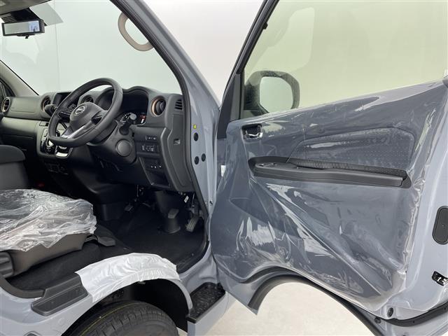 キャラバン ロンググランドプレミアムＧＸ　登録済未使用車　４ＷＤ　デジタルインナーミラー　全周囲カメラ　電動スライドドア　ハーフレザーシート　シートヒーター　衝突被害軽減ブレーキ　クリアランスソナー　スマートキー　リアヒーター／クーラー　禁煙（40枚目）