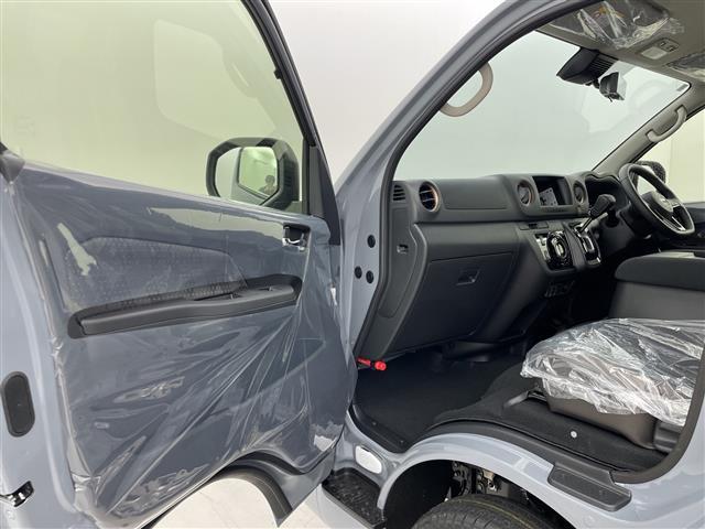 キャラバン ロンググランドプレミアムＧＸ　登録済未使用車　４ＷＤ　デジタルインナーミラー　全周囲カメラ　電動スライドドア　ハーフレザーシート　シートヒーター　衝突被害軽減ブレーキ　クリアランスソナー　スマートキー　リアヒーター／クーラー　禁煙（41枚目）