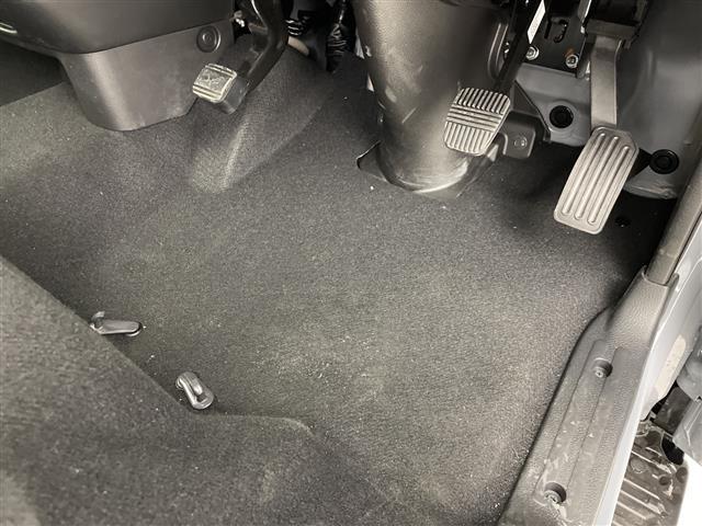 キャラバン ロンググランドプレミアムＧＸ　登録済未使用車　４ＷＤ　デジタルインナーミラー　全周囲カメラ　電動スライドドア　ハーフレザーシート　シートヒーター　衝突被害軽減ブレーキ　クリアランスソナー　スマートキー　リアヒーター／クーラー　禁煙（42枚目）