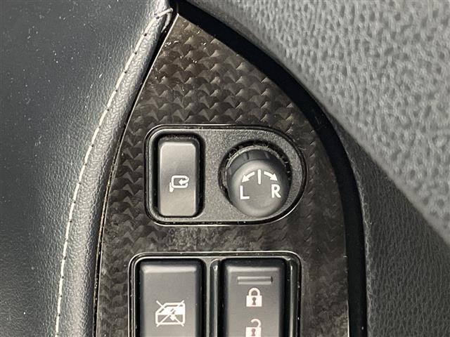 �y�d���i�[�~���[�z�^�]�Ȃ̃X�C�b�`�ŁA�h�A�~���[�̊J��p�x�̒������ł��܂��B