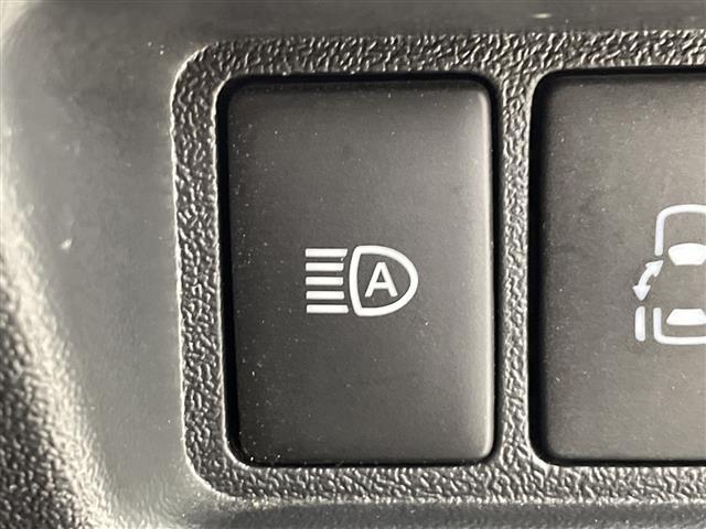 ハイエースバン スーパーＧＬ　ダーク　プライムＩＩ　４ＷＤディーゼル　両側電動スライドドア　オートハイビーム　フォグランプ　ＬＥＤ　レーンキープアシスト　クリアランスソナー　衝突被害軽減システム　ハーフレザーシート　ＭＴモード付ＡＴ　禁煙車（7枚目）