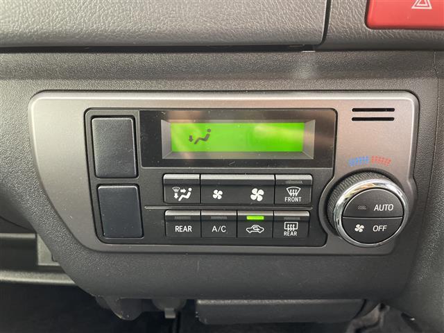 ハイエースバン スーパーＧＬ　ダーク　プライムＩＩ　４ＷＤディーゼル　両側電動スライドドア　オートハイビーム　フォグランプ　ＬＥＤ　レーンキープアシスト　クリアランスソナー　衝突被害軽減システム　ハーフレザーシート　ＭＴモード付ＡＴ　禁煙車（15枚目）