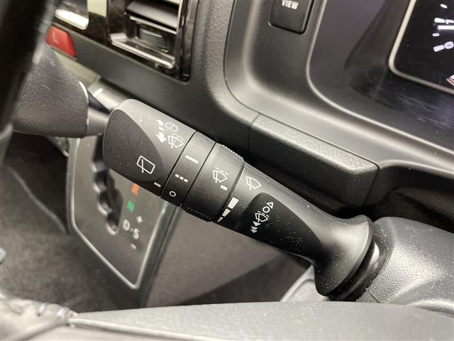 ハイエースバン スーパーＧＬ　ダーク　プライムＩＩ　４ＷＤディーゼル　両側電動スライドドア　オートハイビーム　フォグランプ　ＬＥＤ　レーンキープアシスト　クリアランスソナー　衝突被害軽減システム　ハーフレザーシート　ＭＴモード付ＡＴ　禁煙車（18枚目）