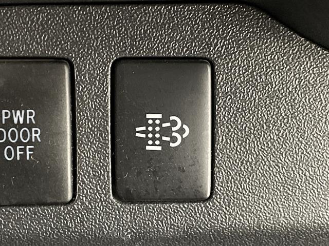 ハイエースバン スーパーＧＬ　ダーク　プライムＩＩ　４ＷＤディーゼル　両側電動スライドドア　オートハイビーム　フォグランプ　ＬＥＤ　レーンキープアシスト　クリアランスソナー　衝突被害軽減システム　ハーフレザーシート　ＭＴモード付ＡＴ　禁煙車（25枚目）