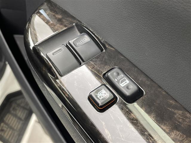 ハイエースバン スーパーＧＬ　ダーク　プライムＩＩ　４ＷＤディーゼル　両側電動スライドドア　オートハイビーム　フォグランプ　ＬＥＤ　レーンキープアシスト　クリアランスソナー　衝突被害軽減システム　ハーフレザーシート　ＭＴモード付ＡＴ　禁煙車（29枚目）