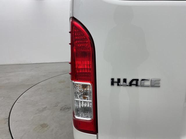 ハイエースバン スーパーＧＬ　ダーク　プライムＩＩ　４ＷＤディーゼル　両側電動スライドドア　オートハイビーム　フォグランプ　ＬＥＤ　レーンキープアシスト　クリアランスソナー　衝突被害軽減システム　ハーフレザーシート　ＭＴモード付ＡＴ　禁煙車（69枚目）