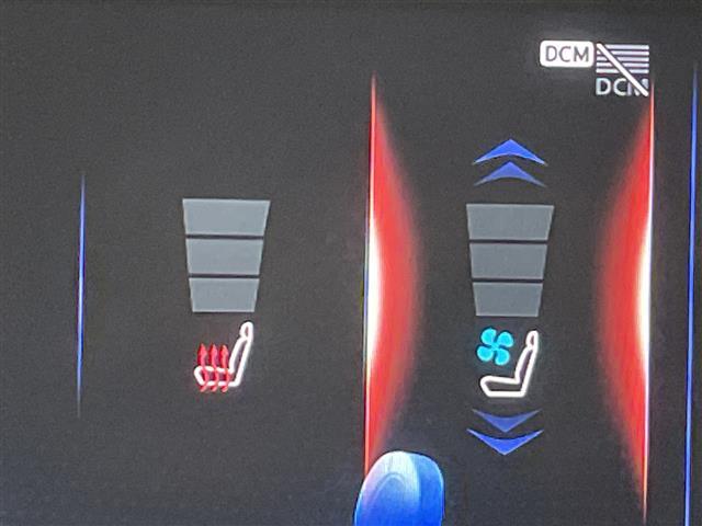 ＬＳ ＬＳ５００ｈ　エグゼクティブ　純正１２．３型ナビ　バックカメラ　ＥＴＣ２．０　ドラレコ　レザーシート　シートヒーター／シートベンチレーション　パワーシート　後席リラクゼーション機能　衝突被害軽減ブレーキ　ＢＳＭ　ＬＥＤ　禁煙車（8枚目）