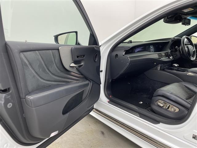 ＬＳ ＬＳ５００ｈ　Ｆスポーツ　４ＷＤ　ムーンルーフ　マークレビンソンオーディオ　純正ナビ　全周囲カメラ　ドラレコ　ビルトインＥＴＣ２．０　デジタルインナーミラー　シートベンチレーション　シートヒーター　ＬＴＡ　ＡＨＢ　禁煙車（40枚目）