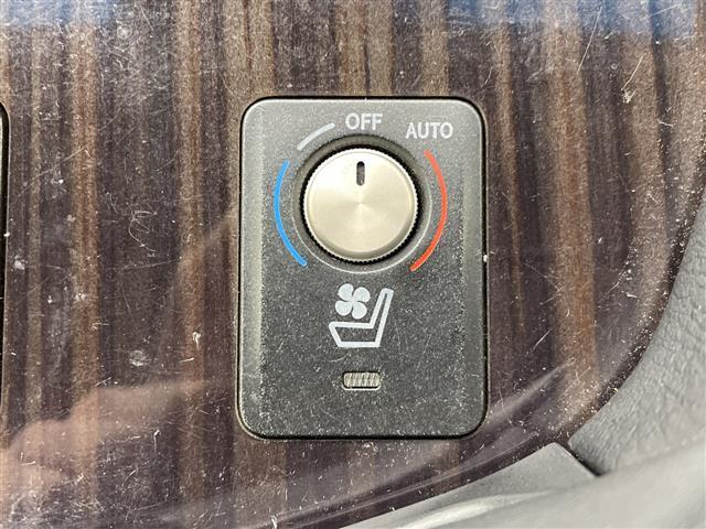 ＬＳ ＬＳ６００ｈ　バージョンＣ　Ｉパッケージ　ムーンルーフ　三眼ＬＥＤヘッドライト　純正１２．３型ナビ　バックカメラ　ＥＴＣ２．０　レザーシート　シートヒーター　シートベンチレーション　ポジションメモリー　リア電動サンシェード　電動コーナーポール（7枚目）