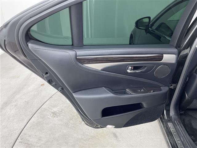 ＬＳ ＬＳ６００ｈ　バージョンＣ　Ｉパッケージ　ムーンルーフ　三眼ＬＥＤヘッドライト　純正１２．３型ナビ　バックカメラ　ＥＴＣ２．０　レザーシート　シートヒーター　シートベンチレーション　ポジションメモリー　リア電動サンシェード　電動コーナーポール（40枚目）