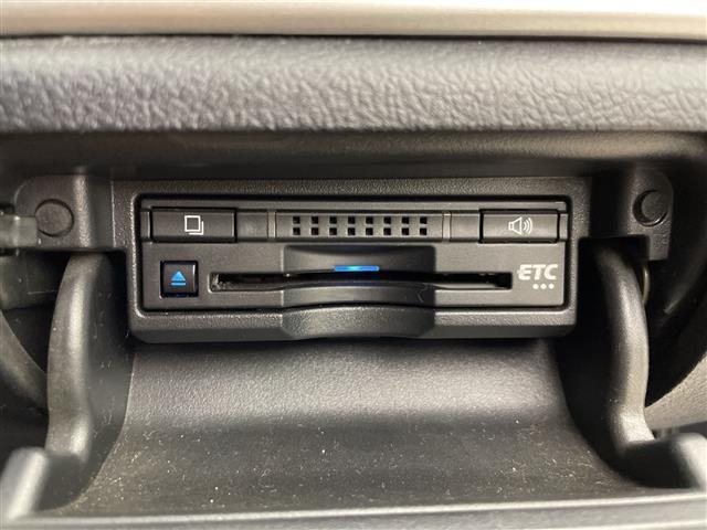 クラウンハイブリッド アスリートＳ　Ｊ－フロンティア　純正８型ナビ　バックカメラ　ビルトインＥＴＣ　ドラレコ　ハーフレザーシート　シートヒーター　ステアリングヒーター　ＨＩＤヘッドライト　オートライト　衝突被害軽減ブレーキ　追従クルーズコントロール　禁煙（9枚目）