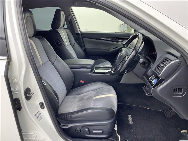 クラウンハイブリッド アスリートＳ　Ｊ－フロンティア　純正８型ナビ　バックカメラ　ビルトインＥＴＣ　ドラレコ　ハーフレザーシート　シートヒーター　ステアリングヒーター　ＨＩＤヘッドライト　オートライト　衝突被害軽減ブレーキ　追従クルーズコントロール　禁煙（30枚目）