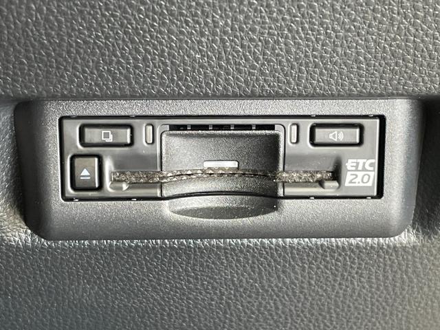 ランドクルーザー２５０ ＶＸ　ムーンルーフ　パノラミックビューモニター　ＪＢＬ　　ワイヤレス充電　純正ナビ　　ＥＴＣ２．０　革シート　シートヒーター　ステアリングヒーター　パワーバックドア　衝突軽減ブレーキ　クルコン　ワンオーナー（12枚目）