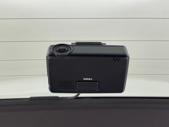 シビック ＥＸ　６速ＭＴ　アクティブコーナリングライト　純正９インチコネクトナビ　ＢＯＳＥサウンド　ワイヤレス充電　ホンダセンシング　ＢＳＭ　ハーフレザーシート　ＥＴＣ２．０　ドラレコ　無限フロアマット　禁煙車（12枚目）