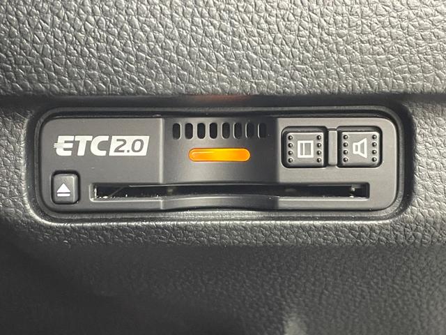 シビック ＥＸ　６速ＭＴ　アクティブコーナリングライト　純正９インチコネクトナビ　ＢＯＳＥサウンド　ワイヤレス充電　ホンダセンシング　ＢＳＭ　ハーフレザーシート　ＥＴＣ２．０　ドラレコ　無限フロアマット　禁煙車（13枚目）
