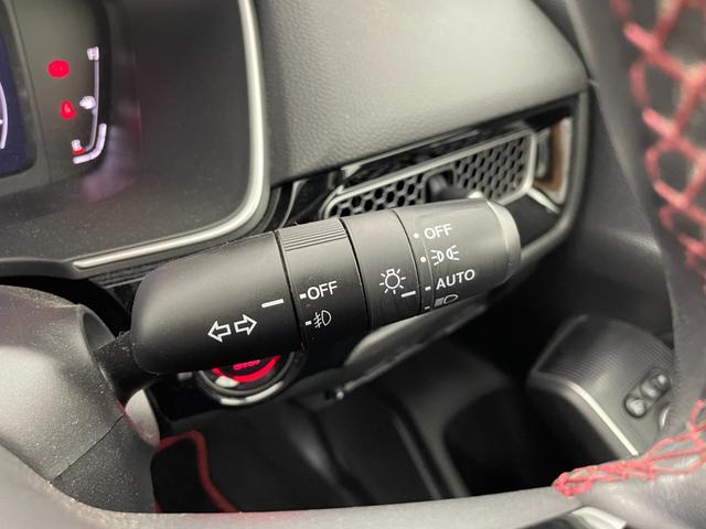 シビック ＥＸ　６速ＭＴ　アクティブコーナリングライト　純正９インチコネクトナビ　ＢＯＳＥサウンド　ワイヤレス充電　ホンダセンシング　ＢＳＭ　ハーフレザーシート　ＥＴＣ２．０　ドラレコ　無限フロアマット　禁煙車（22枚目）
