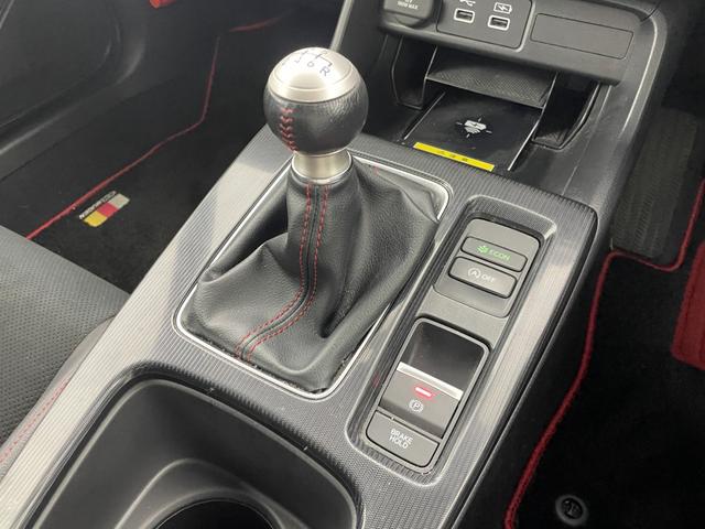 シビック ＥＸ　６速ＭＴ　アクティブコーナリングライト　純正９インチコネクトナビ　ＢＯＳＥサウンド　ワイヤレス充電　ホンダセンシング　ＢＳＭ　ハーフレザーシート　ＥＴＣ２．０　ドラレコ　無限フロアマット　禁煙車（30枚目）