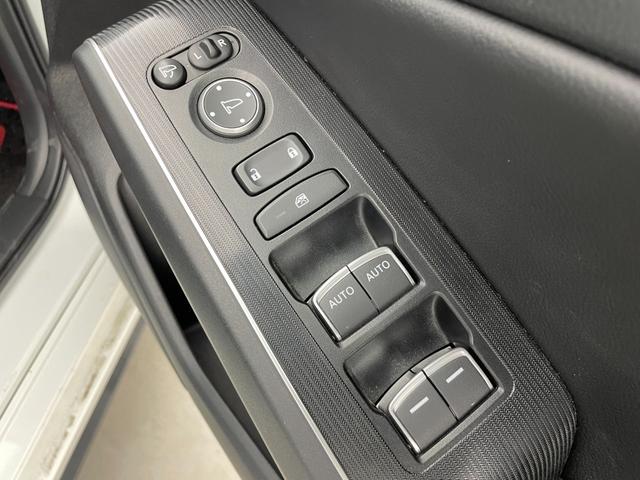 シビック ＥＸ　６速ＭＴ　アクティブコーナリングライト　純正９インチコネクトナビ　ＢＯＳＥサウンド　ワイヤレス充電　ホンダセンシング　ＢＳＭ　ハーフレザーシート　ＥＴＣ２．０　ドラレコ　無限フロアマット　禁煙車（35枚目）