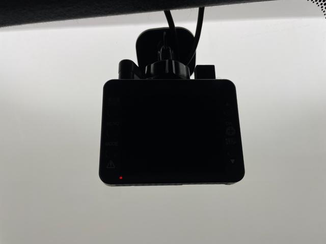 ハイエースバン スーパーＧＬ　ダークプライムＩＩ　両側パワースライドドア　ＬＥＤライト付バンパーガード　ＬＥＤヘッドランプ　ＡＣ１００Ｖ電源　７インチナビ　バックカメラ　トヨタセーフティセンス　ステアリングスイッチ　ウッドコンビステアリング　禁煙車（8枚目）