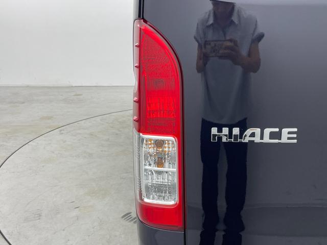 ハイエースバン スーパーＧＬ　ダークプライムＩＩ　両側パワースライドドア　ＬＥＤライト付バンパーガード　ＬＥＤヘッドランプ　ＡＣ１００Ｖ電源　７インチナビ　バックカメラ　トヨタセーフティセンス　ステアリングスイッチ　ウッドコンビステアリング　禁煙車（65枚目）