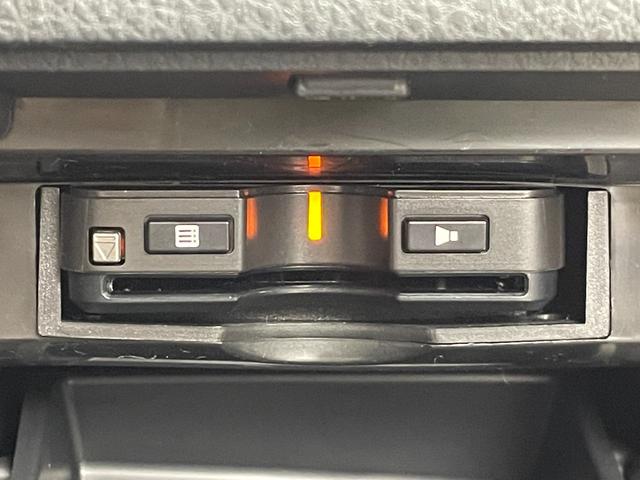 カムリ Ｇ　社外７インチナビ　バックカメラ　トヨタセーフティセンス　ＬＥＤヘッドランプ　ＬＥＤフォグランプ　電動パーキングブレーキ　オートブレーキホールド　ＥＴＣ　プッシュスタート　スマートキー　純正ＡＷ　禁煙車（29枚目）