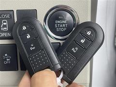 【スマートキー（エンジンスタートストップスイッチ）】スマートキー（電子キー）を持っていれば、スイッチを押すだけでエンジンをかけることができます！ 5