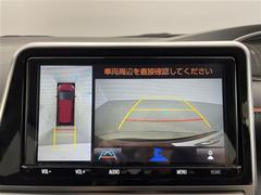 【パノラミックビューモニター】クルマを真上から見下ろした視点で駐車をサポートします！クルマの斜め後ろや真横など、いち早く障害物に気が付くことができます。 4