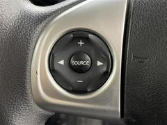 【ステアリングリモコン】手元のボタンから、オーディオやナビなどの操作ができるので、よそ見をせずに安全に運転に集中できます！ 7