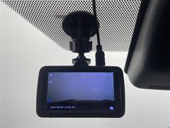 【ドライブレコーダー】映像・音声などの運転中の記録を残します。事故などを起こした起こされた時の証拠になりえますので、もしも時でも安心ですね。 7