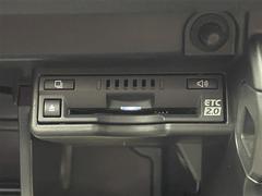 【ＥＴＣ２．０（ＤＳＲＣ／ＩＴＳスポット）】ＥＴＣカードを挿入すれば料金所はノンストップで通過できます。ＥＴＣ限定の割引や、高速道路の情報提供サービスを利用できます。 7