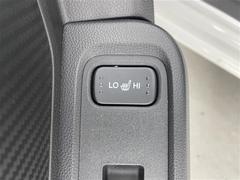 【シートヒーター】シートを温めてくれる暖房機器です！長時間座っていると負担が掛かりやすい背中や腰、または冬場などの寒い日に冷えやすい脚部に快適なぬくもりを伝えます。 6