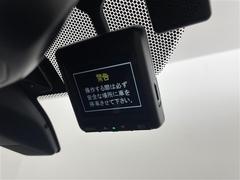 【純正ドライブレコーダー】映像・音声などの運転中の記録を残します。事故などを起こした起こされた時の証拠になりえますので、もしも時でも安心ですね。 7