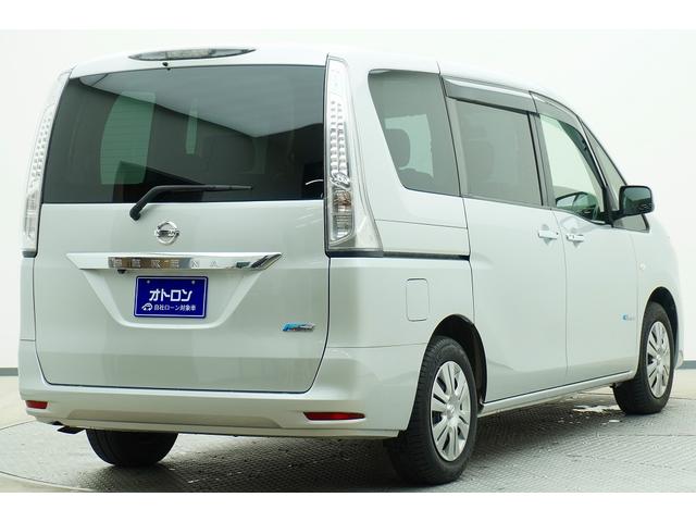 セレナ ２０Ｘ　Ｓ－ハイブリッド　ｉ－ｓｔｏｐ　横滑り防止機能　リアカメラ　ＤＶＤ視聴可　フルフラット　ウォークスルー　３列シート　ＥＴＣ　スマートキー　キーレスエントリー　衝突安全ボディ　メモリーナビ　ブルートゥースオーディオ　ＰＳ（4枚目）