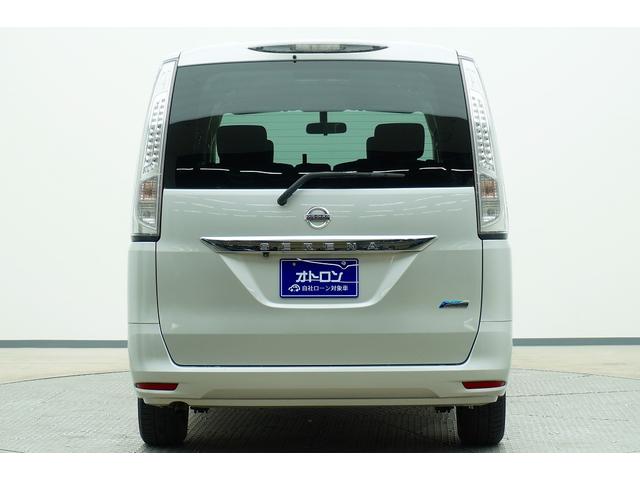 セレナ ２０Ｘ　Ｓ－ハイブリッド　ｉ－ｓｔｏｐ　横滑り防止機能　リアカメラ　ＤＶＤ視聴可　フルフラット　ウォークスルー　３列シート　ＥＴＣ　スマートキー　キーレスエントリー　衝突安全ボディ　メモリーナビ　ブルートゥースオーディオ　ＰＳ（5枚目）