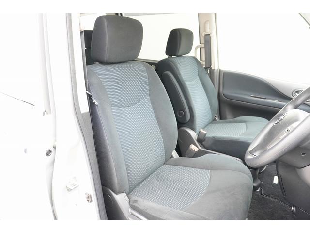 セレナ ２０Ｘ　Ｓ－ハイブリッド　ｉ－ｓｔｏｐ　横滑り防止機能　リアカメラ　ＤＶＤ視聴可　フルフラット　ウォークスルー　３列シート　ＥＴＣ　スマートキー　キーレスエントリー　衝突安全ボディ　メモリーナビ　ブルートゥースオーディオ　ＰＳ（7枚目）