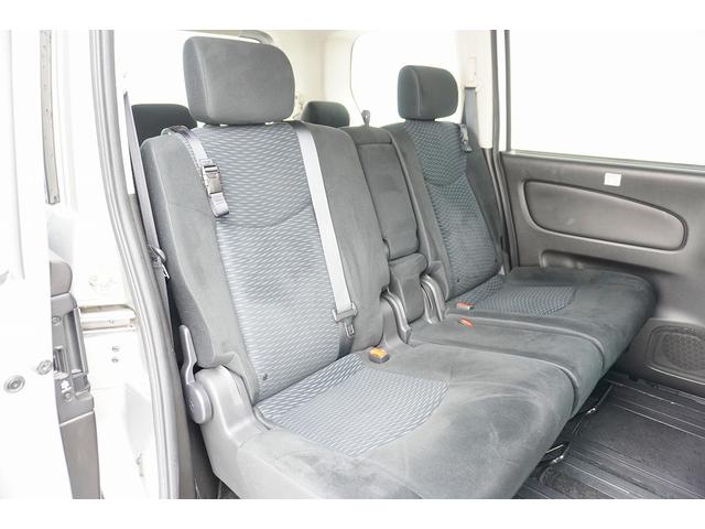 セレナ ２０Ｘ　Ｓ－ハイブリッド　ｉ－ｓｔｏｐ　横滑り防止機能　リアカメラ　ＤＶＤ視聴可　フルフラット　ウォークスルー　３列シート　ＥＴＣ　スマートキー　キーレスエントリー　衝突安全ボディ　メモリーナビ　ブルートゥースオーディオ　ＰＳ（8枚目）