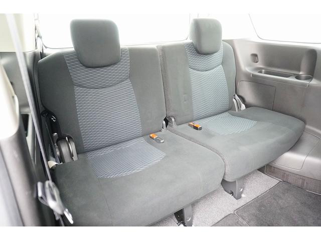 セレナ ２０Ｘ　Ｓ－ハイブリッド　ｉ－ｓｔｏｐ　横滑り防止機能　リアカメラ　ＤＶＤ視聴可　フルフラット　ウォークスルー　３列シート　ＥＴＣ　スマートキー　キーレスエントリー　衝突安全ボディ　メモリーナビ　ブルートゥースオーディオ　ＰＳ（9枚目）