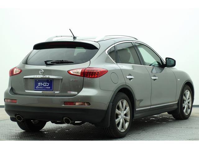 スカイラインクロスオーバー ３７０ＧＴ　バックモニター　スマキー　ＤＶＤ再生　キーレスエントリー　パワーウィンドウ　パワーステアリング　衝突安全ボディ　電動格納ミラー　ＥＴＣ　オートエアコン　寒冷地仕様　ＨＤＤナビ　Ｂｌｕｅｔｏｏｔｈ音楽（6枚目）