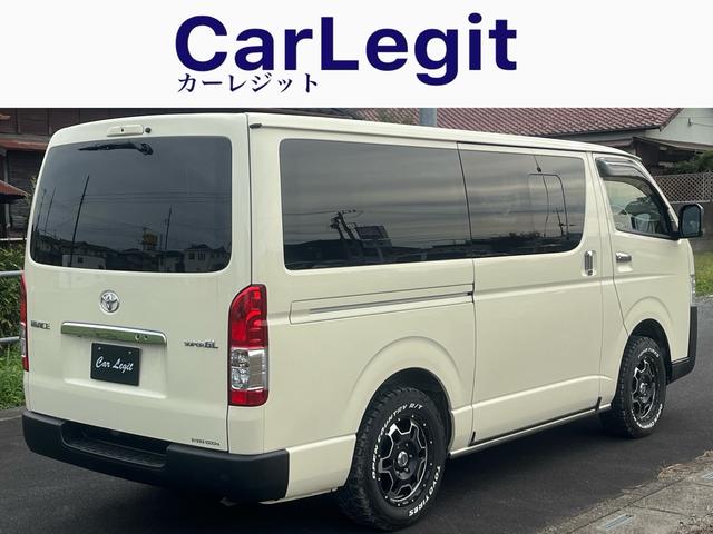 ハイエースバン ロングスーパーGL 車中泊 ビッグXナビ Bluetooth フリップダウンモニター 全方位モニター ウッド調ステアリング ウッド調インパネ 茶レザーシート ベッドキッド デジタルインナーミラー(4枚目)