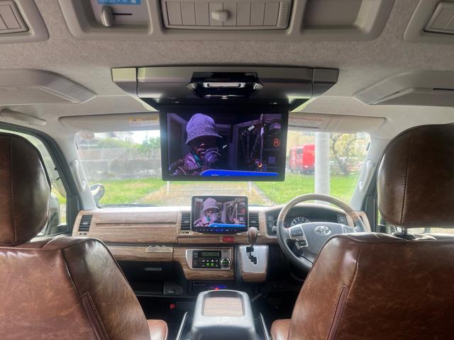 ハイエースバン ロングスーパーGL 車中泊 ビッグXナビ Bluetooth フリップダウンモニター 全方位モニター ウッド調ステアリング ウッド調インパネ 茶レザーシート ベッドキッド デジタルインナーミラー(18枚目)