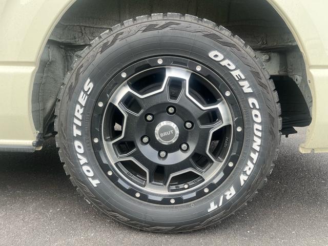 ハイエースバン ロングスーパーGL 車中泊 ビッグXナビ Bluetooth フリップダウンモニター 全方位モニター ウッド調ステアリング ウッド調インパネ 茶レザーシート ベッドキッド デジタルインナーミラー(39枚目)