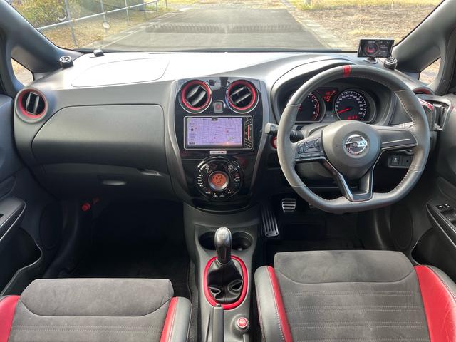 ノート ニスモ　Ｓ　ワンオーナー車　禁煙車　ＷＯＲＫアルミ　ＳＤナビ　Ｂｌｕｅｔｏｏｔｈ　バックモニター　ドラレコ　レーダー探知機　ＥＴＣ車載器　フルセグ地デジ　ハーフレザーシート　フルオートエアコン　ＬＥＤへッドライト（11枚目）