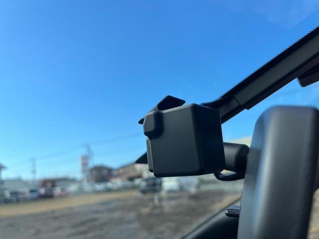 ノート ニスモ　Ｓ　ワンオーナー車　禁煙車　ＷＯＲＫアルミ　ＳＤナビ　Ｂｌｕｅｔｏｏｔｈ　バックモニター　ドラレコ　レーダー探知機　ＥＴＣ車載器　フルセグ地デジ　ハーフレザーシート　フルオートエアコン　ＬＥＤへッドライト（24枚目）