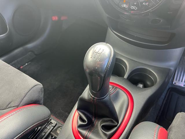 ノート ニスモ　Ｓ　ワンオーナー車　禁煙車　ＷＯＲＫアルミ　ＳＤナビ　Ｂｌｕｅｔｏｏｔｈ　バックモニター　ドラレコ　レーダー探知機　ＥＴＣ車載器　フルセグ地デジ　ハーフレザーシート　フルオートエアコン　ＬＥＤへッドライト（27枚目）