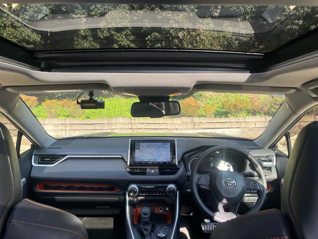 ＲＡＶ４ アドベンチャー　ＴＲＤルーフキャリア　パノラマルーフ　純正９インチナビ　バックカメラ　フルセグＴＶ　　Ｂｌｕｅｔｏｏｔｈ　ブラインドスポットモニター　前後ドライブレコーダー　ＨＯＬＤ　パワーシート　クルーズコ　ＥＴＣ（9枚目）