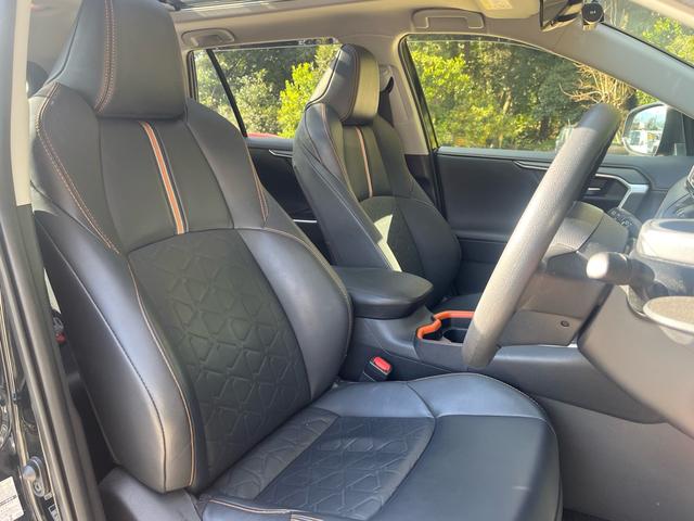 ＲＡＶ４ アドベンチャー　ＴＲＤルーフキャリア　パノラマルーフ　純正９インチナビ　バックカメラ　フルセグＴＶ　　Ｂｌｕｅｔｏｏｔｈ　ブラインドスポットモニター　前後ドライブレコーダー　ＨＯＬＤ　パワーシート　クルーズコ　ＥＴＣ（11枚目）